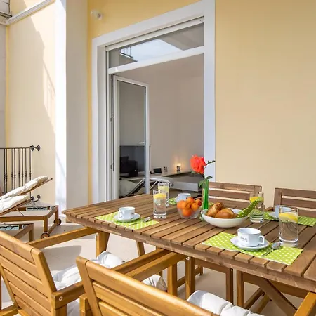 Lola Apartment